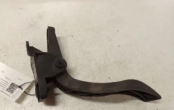 Ford Focus Accelerator throttle pedal 98AB9P732AE