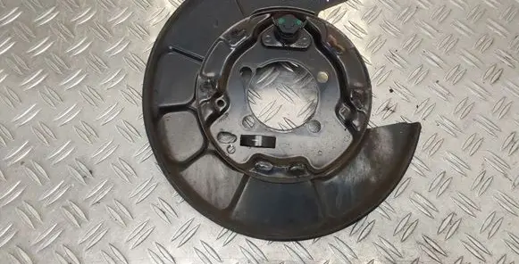 Toyota RAV 4 (XA40) Rear brake disc plate dust cover 