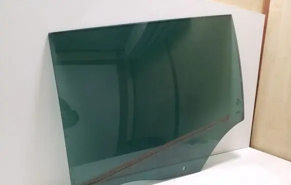 Volkswagen PASSAT B8 Rear door window glass 3G9845025E