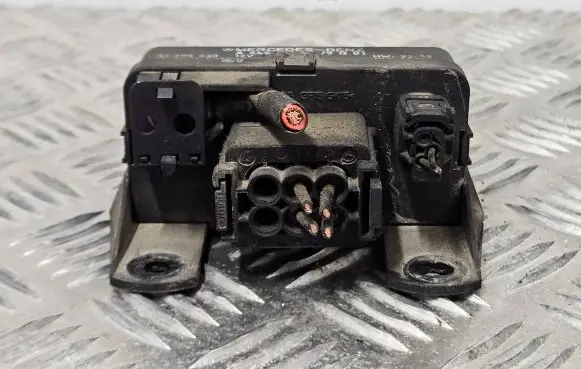 Mercedes-Benz C W203 Glow plug pre-heat relay A6461536579Q01 A6461536579