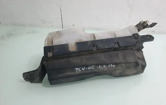 Toyota Corolla Verso AR10 Fuse module