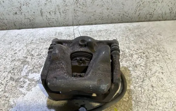 Mercedes-Benz A W176 Front brake caliper