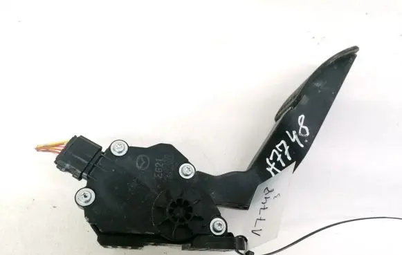 Mazda CX-7 Accelerator throttle pedal K42387390 K4238-7390