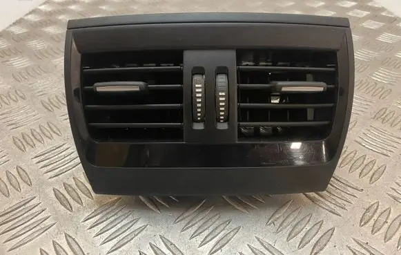 Rear air vent grill