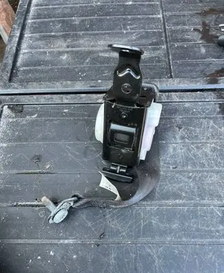 Rear seatbelt