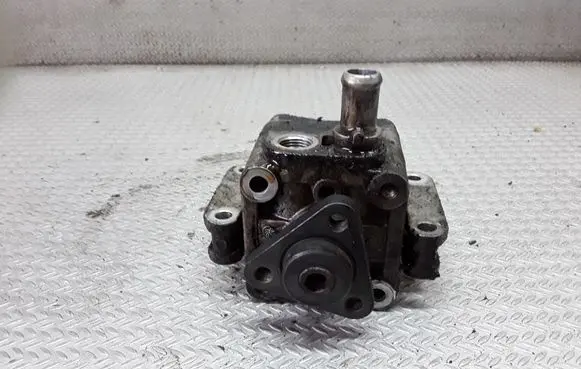 BMW 3 E46 Power steering pump 6756611