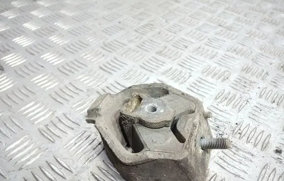 Audi A6 S6 C4 4A Gearbox mount