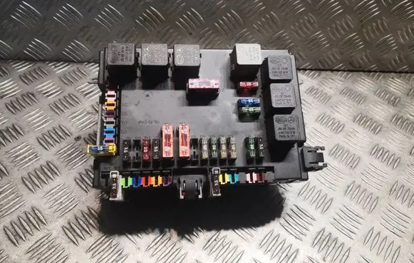 Mercedes-Benz S W221 Fuse box set 2215403550 A2215403550