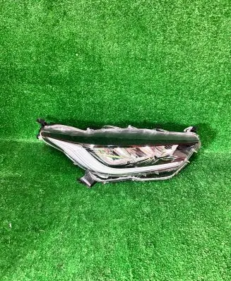 Toyota Yaris XP210 Headlight/headlamp