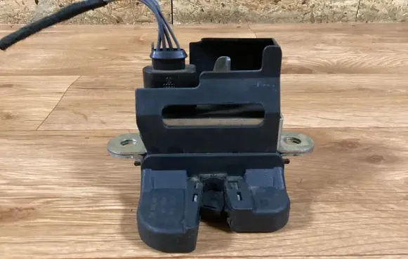 Volkswagen PASSAT B6 Tailgate/trunk/boot lock/catch/latch 3C9827645A