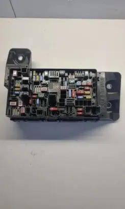 Dodge VAN RAM Fuse module 6831276AC 83183108355