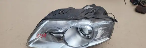 Volkswagen PASSAT B6 Headlight/headlamp