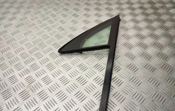 Volkswagen Touareg II Front door vent window glass four-door 7P0845113D 43R001668