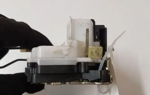 Citroen C5 Front door lock