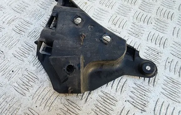 Front bumper mounting bracket