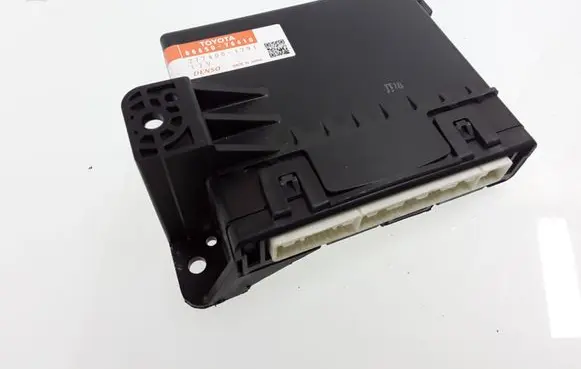 Lexus CT 200H Aerial antenna amplifier 8865076410