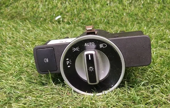 Mercedes-Benz C W204 Light switch A2129050551