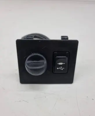 Toyota Avensis T270 12 V Socket (front) 5891505020