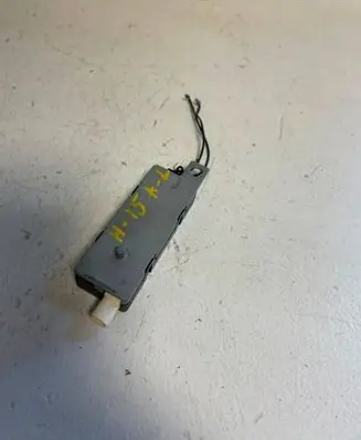 Volkswagen Golf V Aerial antenna amplifier 1K9035577E 0000725