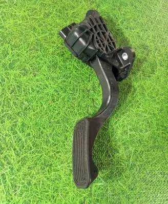 Toyota Prius (NHW20) Accelerator throttle pedal 78120-47050 7812047050