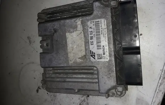 Seat Alhambra (Mk1) Engine control unit/module 0281012697