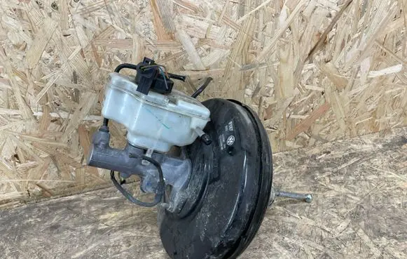 Volkswagen Golf V Master brake cylinder 1K1611301