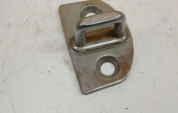 Skoda Fabia Mk1 (6Y) Front door lock loop/hook striker 1U08270330