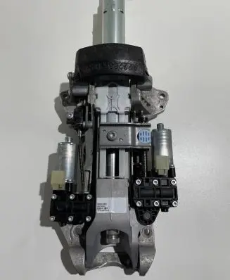 Steering wheel axle set