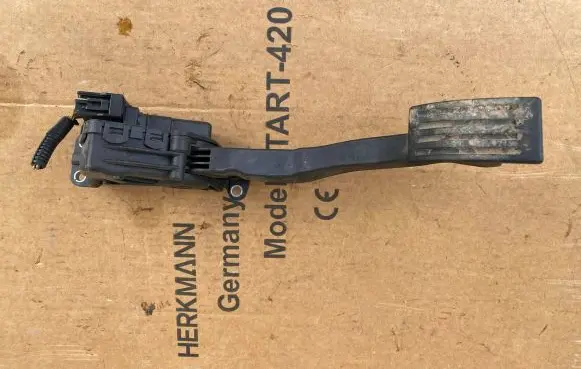 Volvo V50 Accelerator throttle pedal 4M519F836BH 6PV00864103