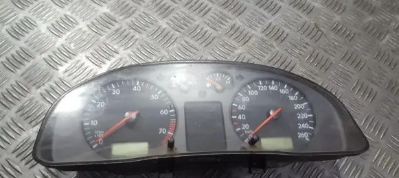 Volkswagen PASSAT B5 Speedometer (instrument cluster) 3B0920802