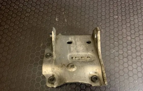 BMW 5 F10 F11 Radiator mount bracket 7186514 7207152 7211162