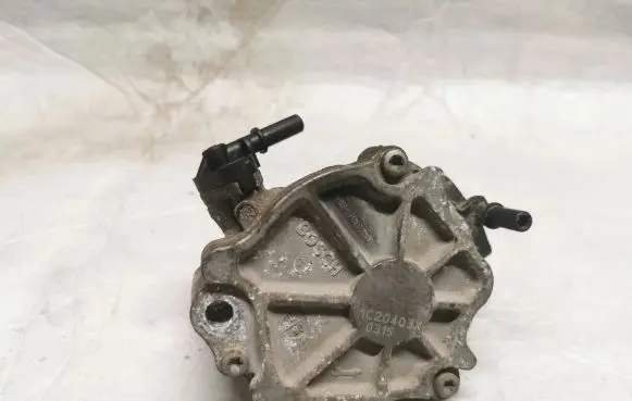 Opel Combo E Vacuum pump 9684786780