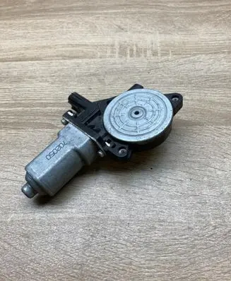 Subaru Outback Rear door window regulator motor CM012070