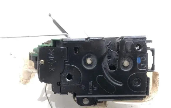 Volkswagen Golf IV Front door lock