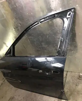 Alfa Romeo Giulia Front door