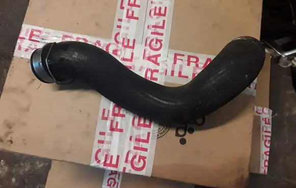 Mercedes-Benz E W212 Intercooler hose/pipe 2045280682