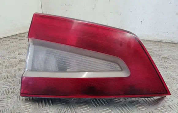 Tailgate rear/tail lights