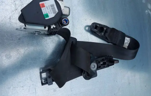 Skoda Superb B6 (3T) Front seatbelt 615479200