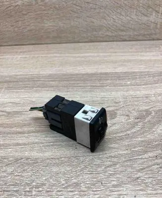 Suzuki Jimny Headlight level height control switch 32932074