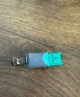 Renault Master III Brake pedal sensor switch 253250007r