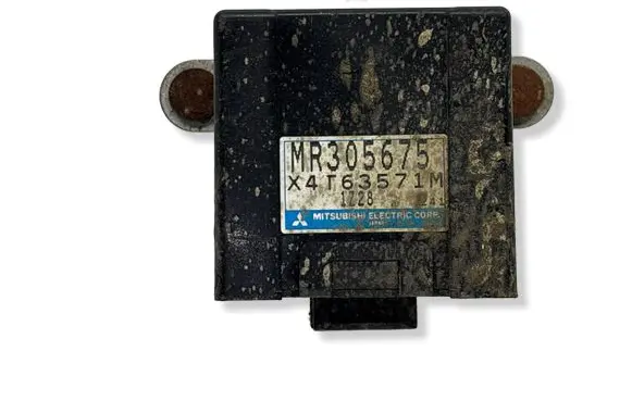 Mitsubishi Pajero Door central lock control unit/module MR305675