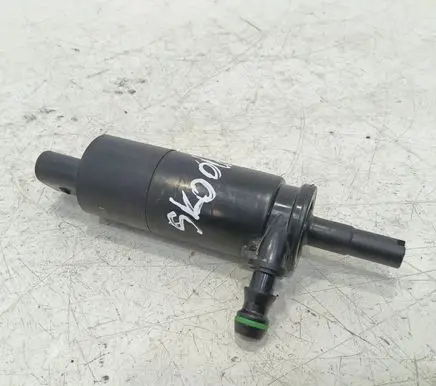 Skoda Octavia Mk2 (1Z) Windscreen/windshield washer pump 3B7955681