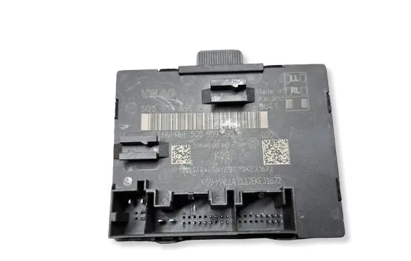 Volkswagen PASSAT B8 Door control unit/module 5Q0959595E 5Q0959595B