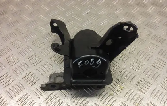 Toyota C-HR I Engine mount bracket