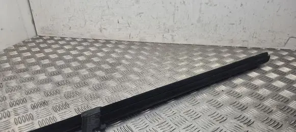 BMW 2 Active Tourer U06 Front door rubber seal 8496307