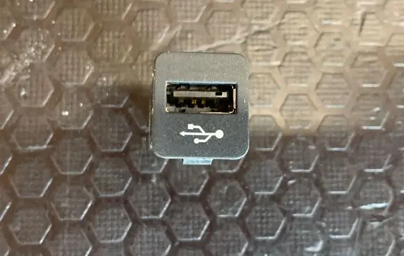 BMW 7 F01 F02 F03 F04 USB socket connector 9167196 6131