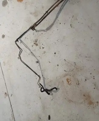 Volvo V70 Fuel main line pipe