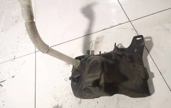 Citroen C5 Windshield washer fluid reservoir/tank 9647995780