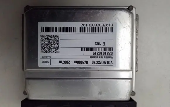 Volvo XC70 Engine control unit/module 0281010319