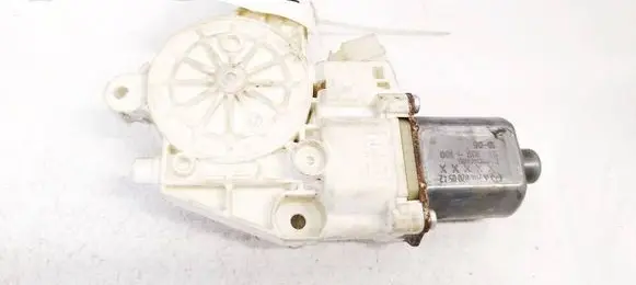 Mercedes-Benz E W212 Rear door window regulator motor A2048200542